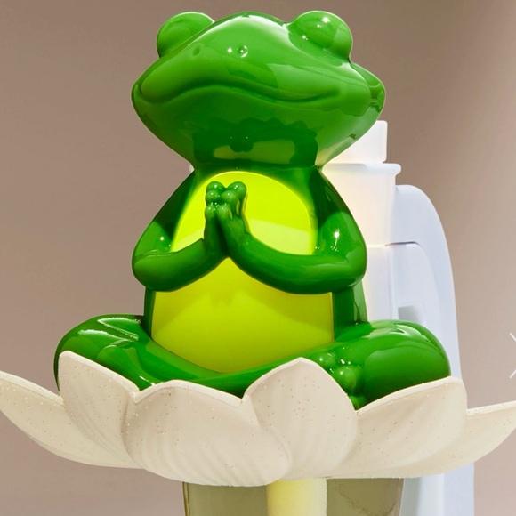 Yoga Frog Scent Control Wallflower Nightlight! - Picture 3 of 3